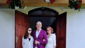 Cum își câștigă existența fiica lui Aurelian Temișan, la doar 13 ani. Dora este independentă financiar!
