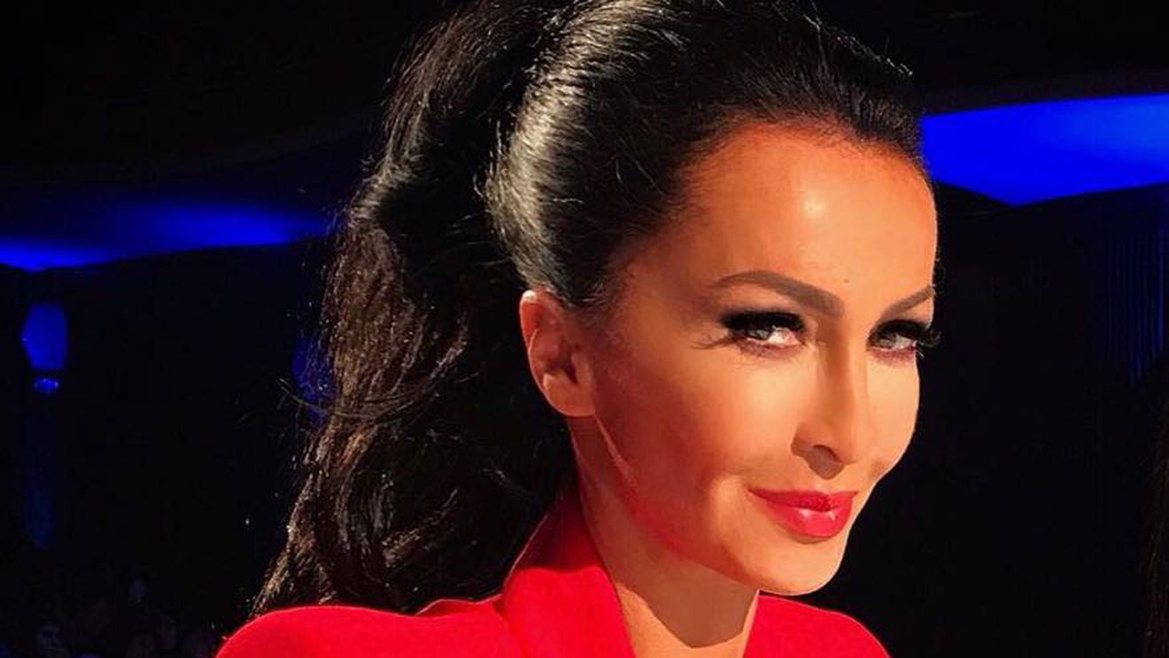 Imaginea care a stârnit isterie pe reţelele de socializare! Mihaela Rădulescu s-a pozat topless şi a postat un mesaj provocator: „Fă-mă să..”