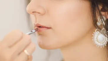 Ce trebuie să faci pentru a avea buze frumoase iarna. Sfaturi utile pentru o îngrijire corectă în sezonul rece