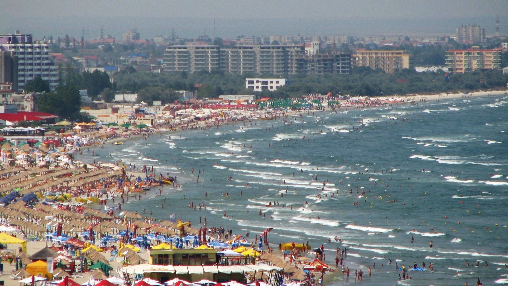 Romanii au cheltuit mai mult anul acesta, de 1 Mai! Vezi ce suma au lasat la hotelurile si pensiunile de la mare si de la munte!