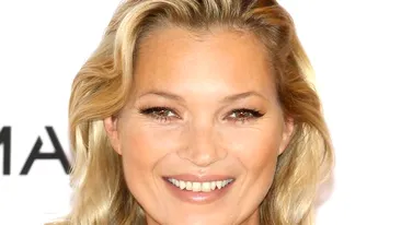 La 40 de ani e mai sexy ca niciodată! Kate Moss si-a schimbat culoarea părului, pentru prima dată după multi ani. Cum arată acum