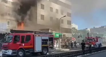 BREAKING! Incendiu puternic la un centru comercial din București. Flăcările s-au extins rapid la un hotel