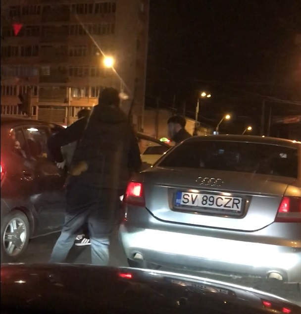 Bătaie în plină stradă în București