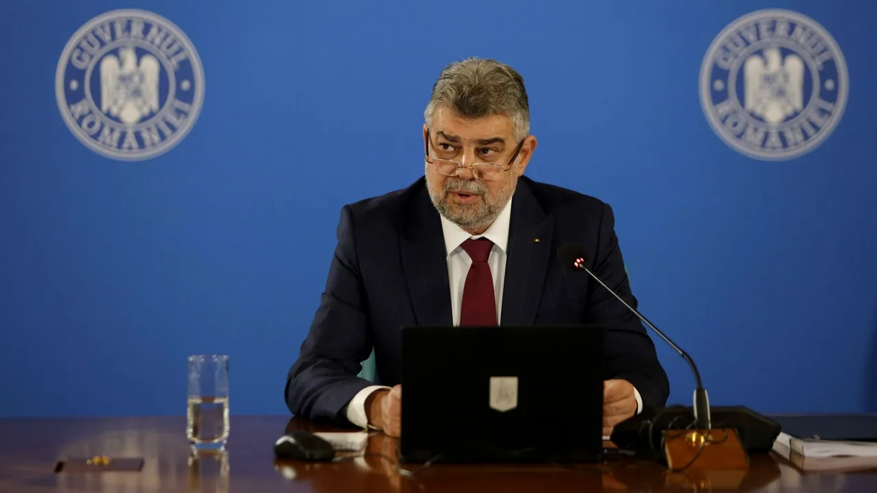 Marcel Ciolacu, filtru cu mâncare tradițională, pe TikTok. „Papanași, cea mai mare BOMBĂ calorică”. Ce fel de mici preferă premierul