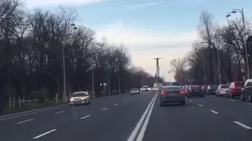 Astă da tupeu! Ce a făcut un taximetrist pe un Bulevardul Aviatorilor din Capitală! Imagini scandaloase