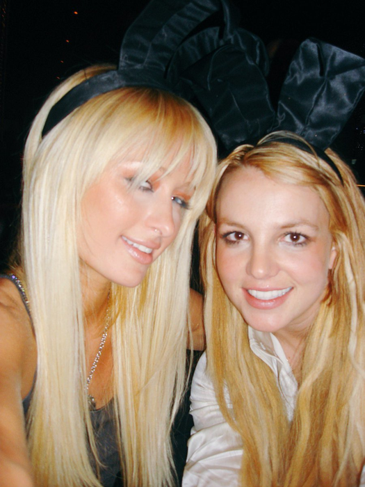 Paris Hilton le-a spus fanilor că a inventat selfie-urile, dar a fost aspru criticată! Care e de fapt adevărul din spatele acestui tip de fotografie