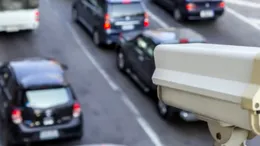 Camere video pentru depistarea celor care stau pe telefon la volan. Anunțul făcut de CNAIR