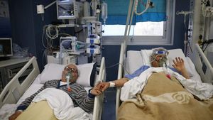 Povestea emoționantă a lui Giuseppe și Rosina, infectați cu noul coronavirus! Au cerut să-și atingă mâinile de pe patul de spital
