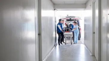 O bătrână de la azilul închis din Timiș a murit la spital. Familia spune că nu a primit tratament