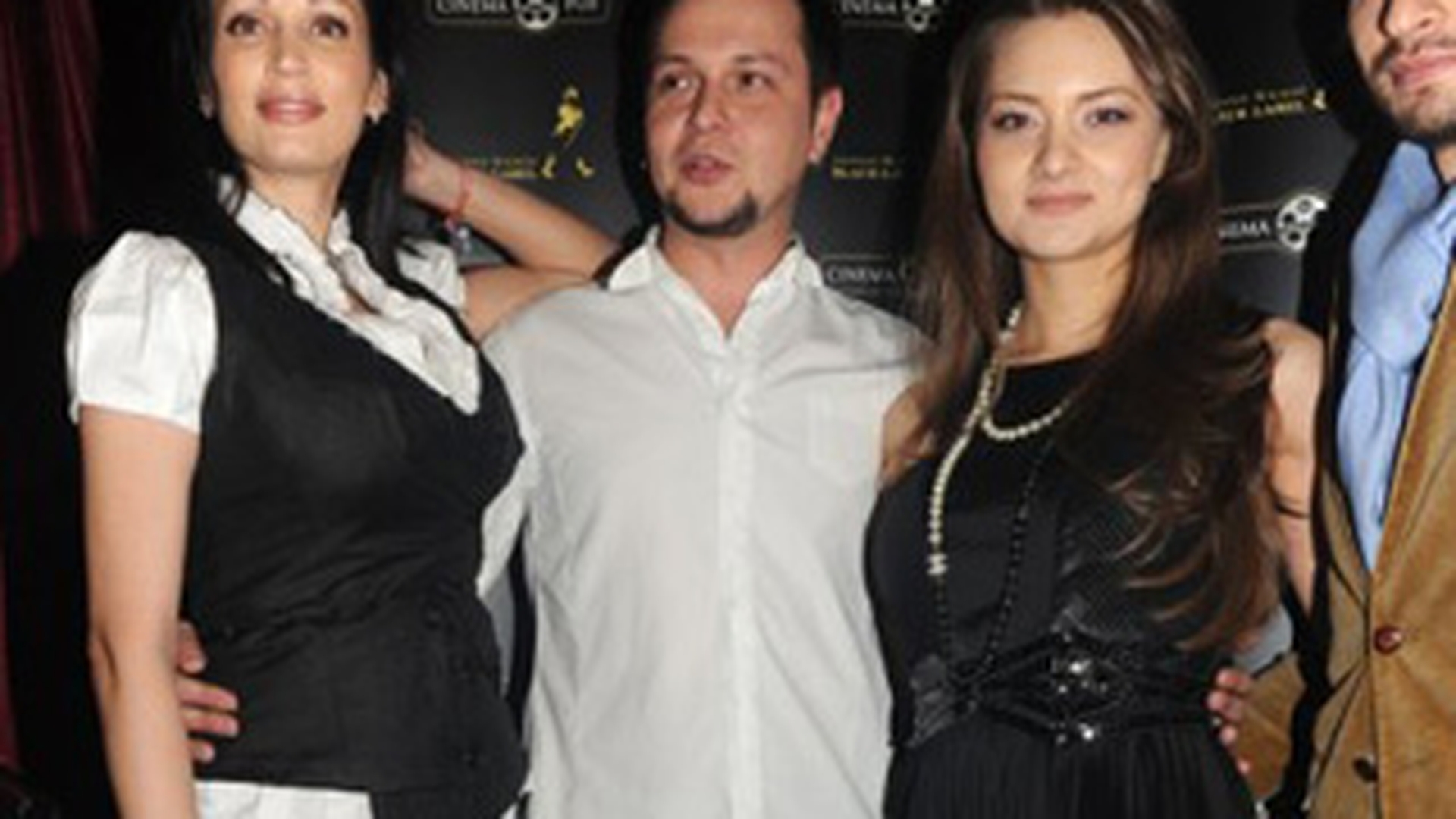 Nicoleta Luciu isi fereste silicoanele de ger! Nu se desparte de doctorul care a operat-o nici la evenimentele mondene!