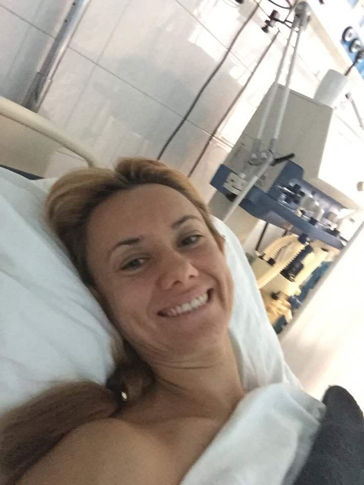 Blondina şi-a anunţat admiratorii că se simte foarte bine după operaţie