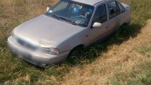 Spulberați de o mașină în stația unde așteptau microbuzul