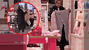 Diana Munteanu, singură, dar cu lenjerie sexy în sacoșe. Crăciunul se anunță fierbinte pentru vedeta de la „Neatza”