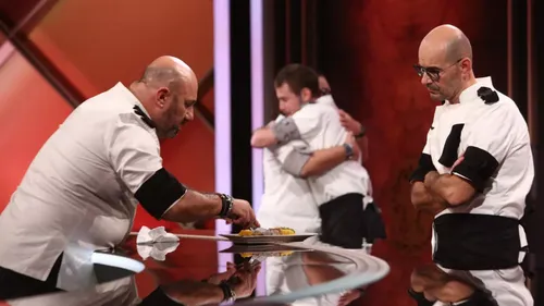 Soția unui concurent de la Chefi la cuțite a răbufnit după ce bărbatul ei a fost dat afară. „Am văzut un firicel de sânge”