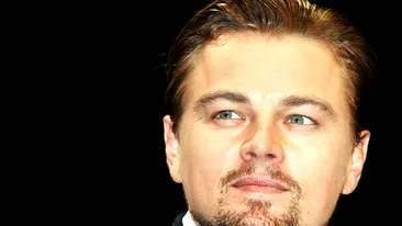 Aparitia care te va lasa fara cuvinte! Leonardo DiCaprio a iesit in public cu o masca negra pe chip. Nu a dat-o jos nici la masa