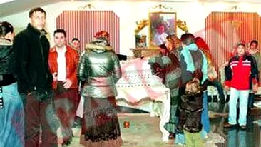 Inmormantare cu manelisti