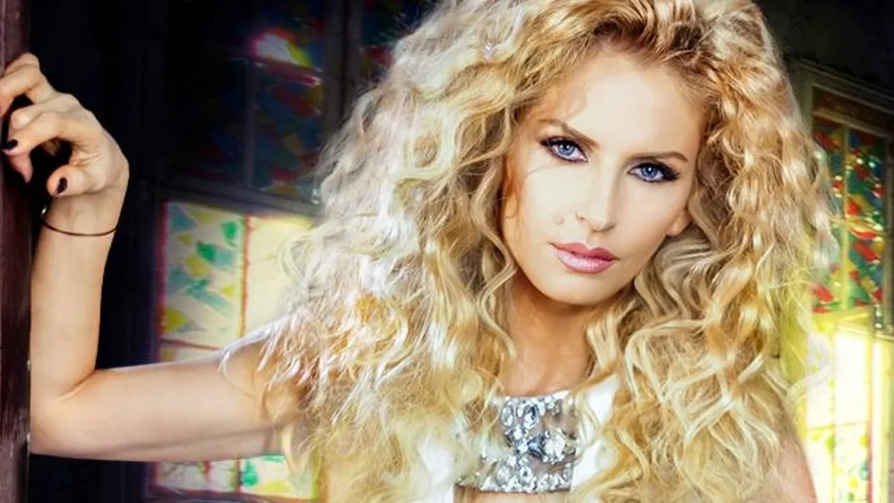 A preferat sa le construiasca socrilor o vila decat sa stea cu ei! Andreea Banica i-a mutat in Bucuresti sa o ajute cu fiica sa!