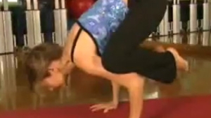 VIDEO Thalia este incredibil de flexibila! Vezi in ce pozitii poate sta actrita!
