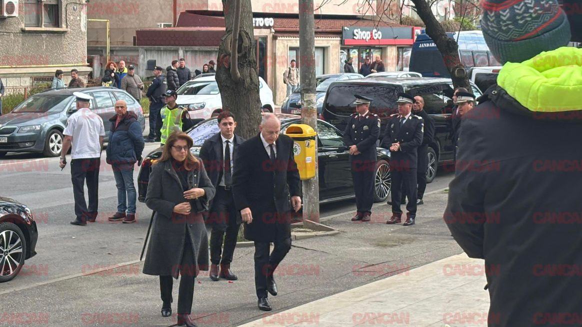 Mircea Lucescu, pe ultimul drum. Imagini copleșitoare de la ceremonia în care lumea fotbalului își ia adio de la un titan