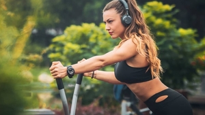 Regina Fitnessului ne învață cum să scăpăm ușor de kilogramele în plus!