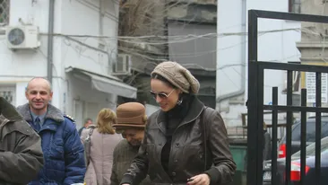 Marin si-a invoit fetita de la scoala ca sa ii insoteasca in Dubai. Violeta Banica lipseste doua saptamani de la cursuri!