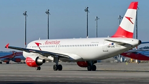 Alertă cu bombă în timpul unui zbor Austrian Airlines deasupra României! Piloții au aterizat de urgență