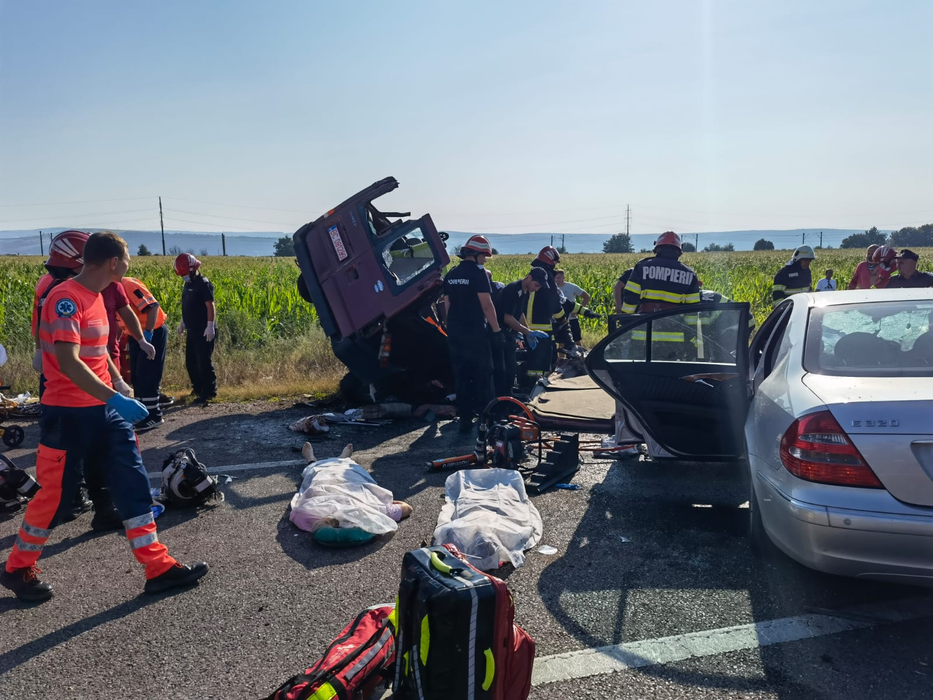 Cine sunt victimele tragediei de la Bacău. Șoferul care se întorcea din Marea Britanie și-a pierdut soția și doi dintre copii. FOTO