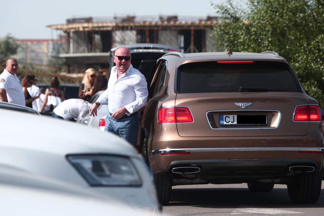 Regele betoanelor” face ravagii cu Bentley-ul de 300.000 € pe străzile din Capitală