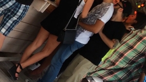 Ea este Tania si vreau diseara sa ma culc cu ea!" Paparazzii l-au filmat pe Florinel de la "Amicii" in timp ce facea asta cu...
