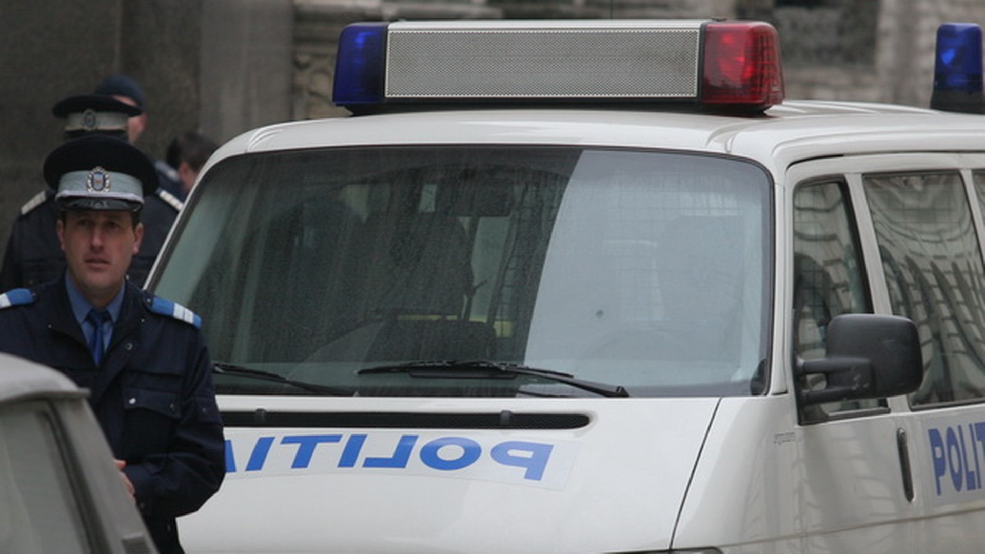 Inselata prin telefon. A crezut ca-si salveaza fiul, insa a aruncat banii pe geam!