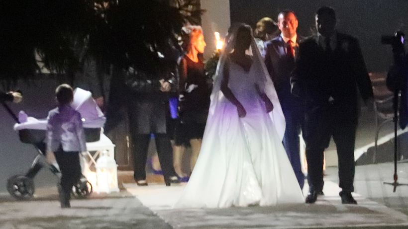 Fostul deputat i-a ţinut trena miresei. Avem imagini exclusive de la nunta anului în Oltenia. Primarul Slatinei a ajuns în faţa altarului!