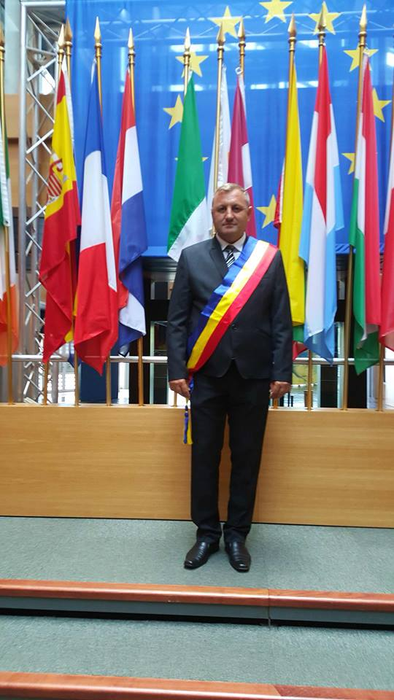 Primarul unei comune din Vâlcea a rupt tăcerea după ce a lipsit de la festivitatea de deschidere a noului an școlar