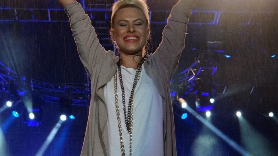 Ea este prima cântăreaţă din România care urca pe aceeaşi scenă cu Adele, PSY şi Pitbull: "La asta chiar nu m-am aşteptat"