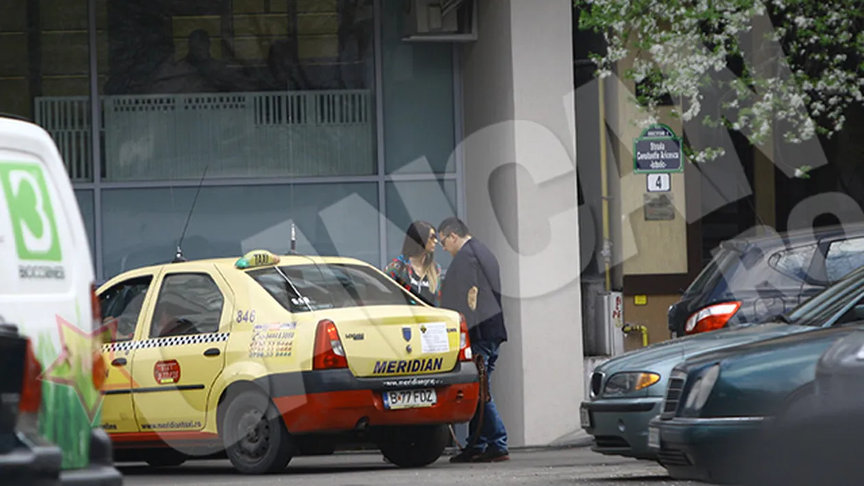 Din ce in ce mai apropiata de impresarul Innei! Antonia si Lucian, sarut furat in mijlocul strazii!