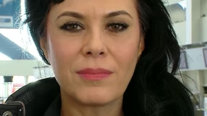 A dat-o din râs in plâns! Moculeasca s-a mutat in lacrimi din România: "In Austria sunt asteptată cu frigiderul plin"