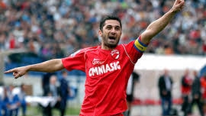 Câinele Clau-Gol le-a cerut jucătorilor să muşte din FCSB-işti!