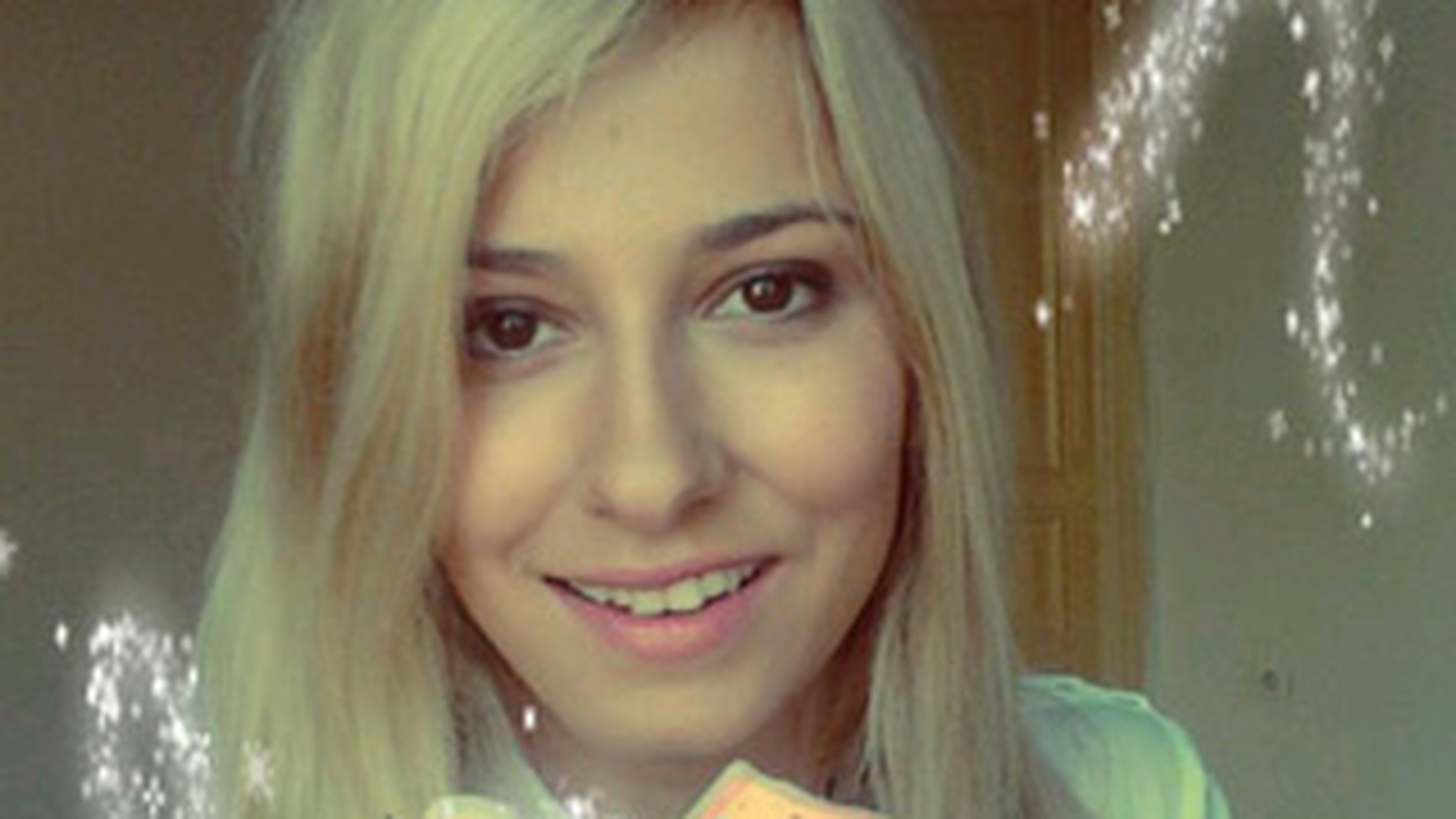 Dana Rogoz le ia la intrebari pe miresele verii