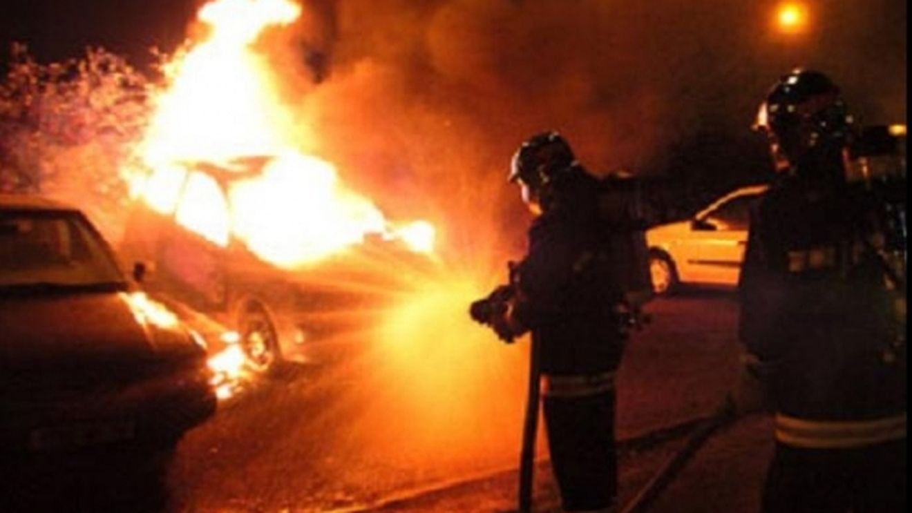 Incendiu puternic la o școală din sectorul 5 al Capitalei. O parte din acoperiş s-a prăbuşit