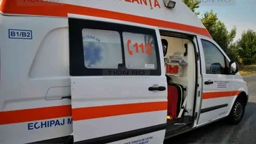 O ambulanță și-a pierdut ușa pe drum, în Turda! Imaginile fac înconjurul internetului