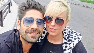 Misha, cum n-ai mai vazut-o de mult! Şi-a pus un top alb mulat, iar sanii....