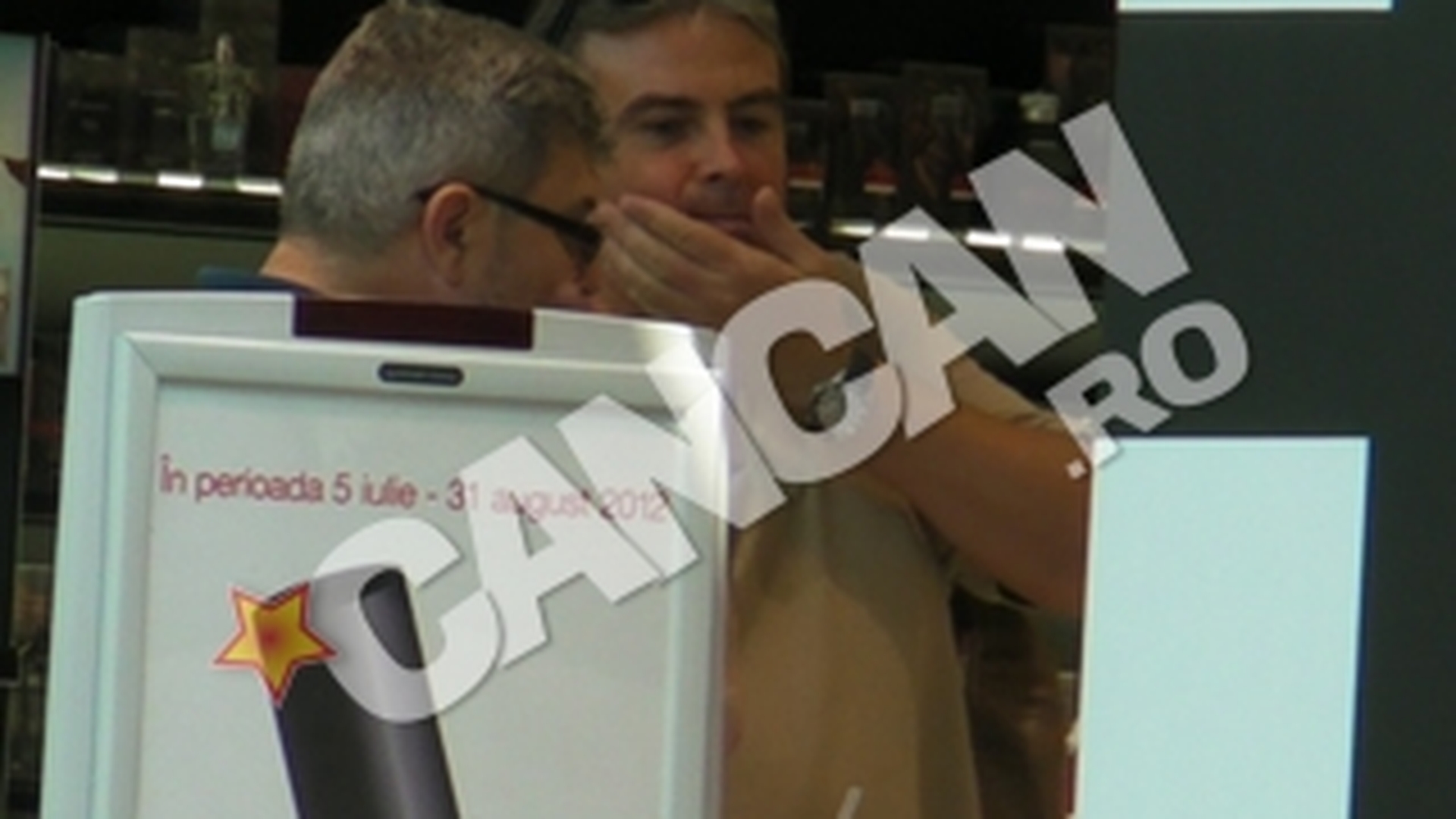 Criza la raport! Adrian Cioroianu se parfumeaza cu testere si fumeaza tigari la bucata