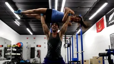 VIDEO Nici nu iti trece prin cap ce ridica deasupra capului musculosul asta la sala! Da click sa afli! Te tine si pe tine?