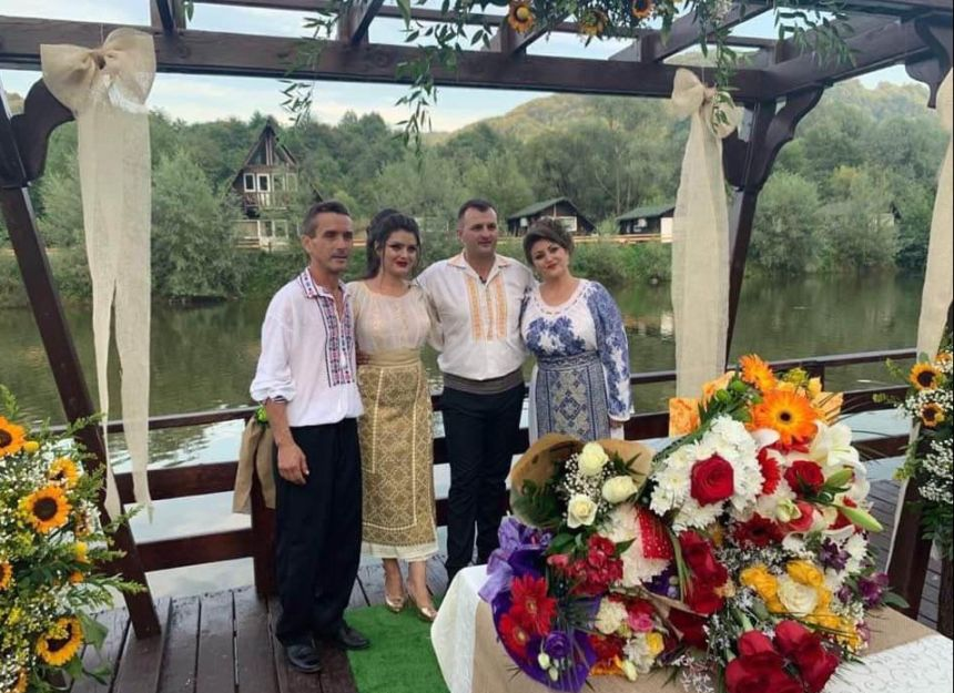 Bucurie mare pentru o cântăreață din România. S-a căsătorit cu bărbatul iubit