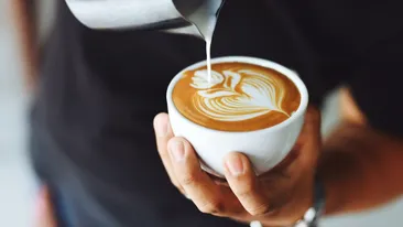 Este sau nu bine să bei cafeaua cu lapte? Ce se întâmplă în organismul tău, de fapt