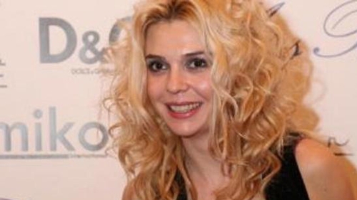 A luat magazinele la rand! Crina Matei isi inoieste garderoba