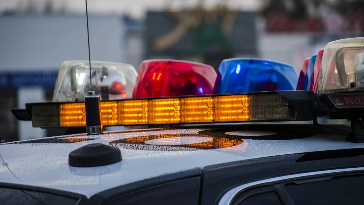 Tânăr de 23 de ani, găsit mort pe acoperișul unei clădiri din Brașov. Ce ipoteză au polițiștii