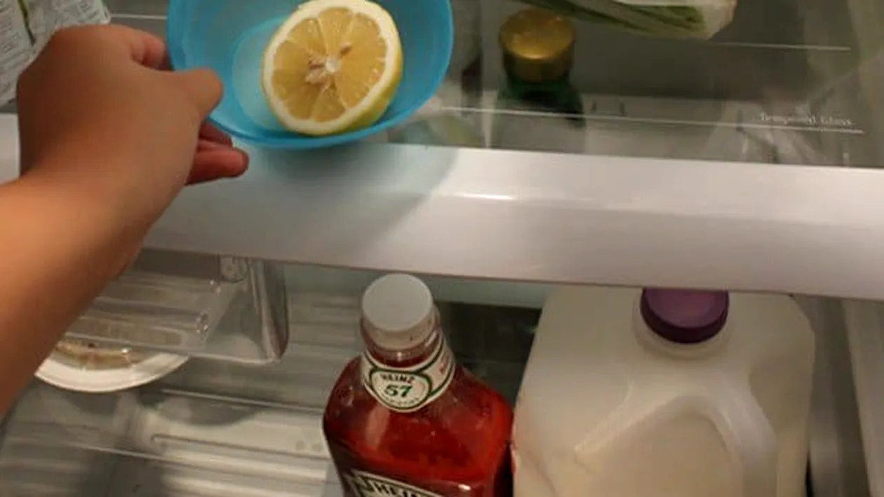 De ce e bine să pui o lămâie tăiată în jumătate, în frigider? Mare atenţie, nu trebuie să o consumi după
