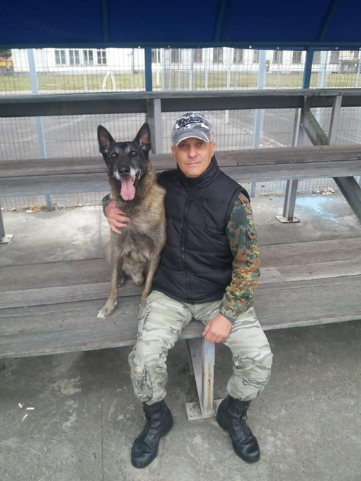 Bobby alături de un coleg al "Murei"
