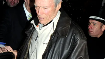 Clint Eastwood ar mai juca in filme doar in rolul James Bond!