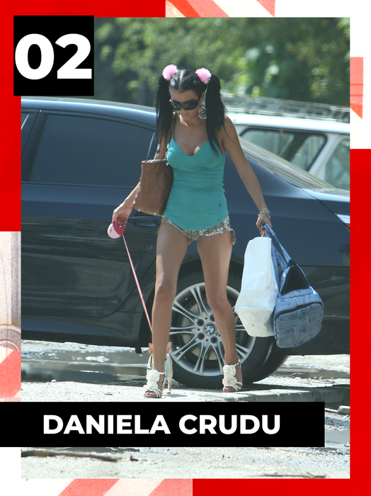 TOP sexy-vedete. Bianca Drăgușanu, Daniela Crudu sau Raluca Bambi s-au aplecat pe bancheta din spate și…: Mamăăă, ce priveliște!